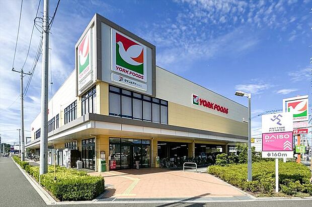 ヨークフーズ所沢花園店 徒歩8分。 620m