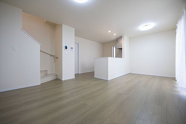 LDK一面が採光部に面している為陽当たり良好です。