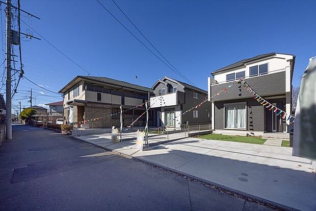 前面道路含む外観