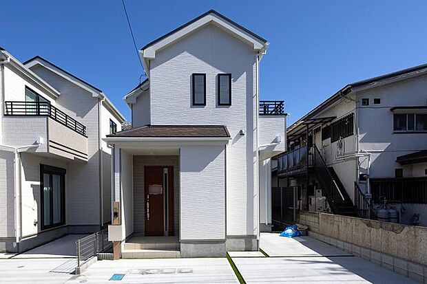 前面道路含む現地写真/前面道路幅員6mとゆとりある道路です。