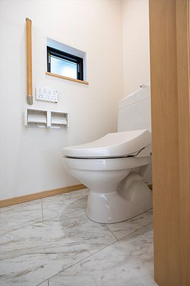 トイレ／温水洗浄暖房便座