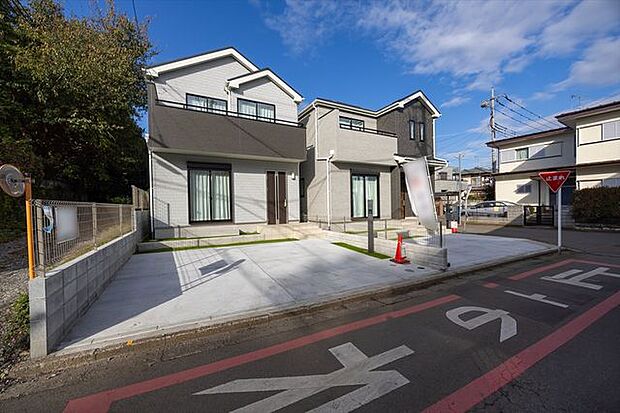 前面道路含む外観