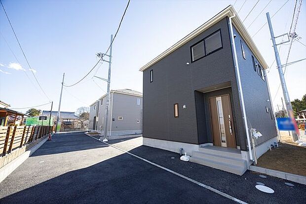 前面道路含む外観