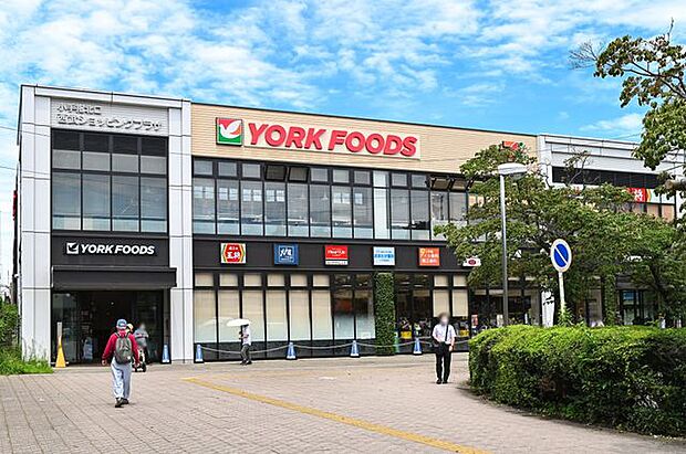 ヨークフーズ小手指店 徒歩10分。 760m
