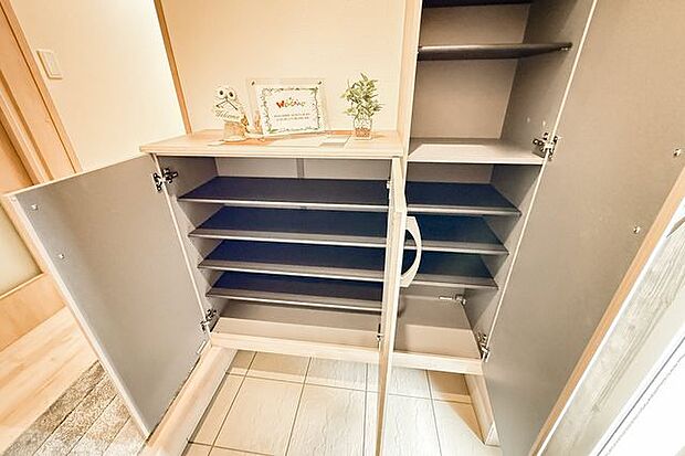 玄関まわりを美しく保てる収納力