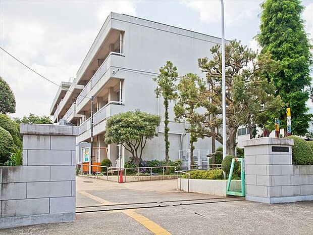所沢市立中央小学校 徒歩10分。 800m