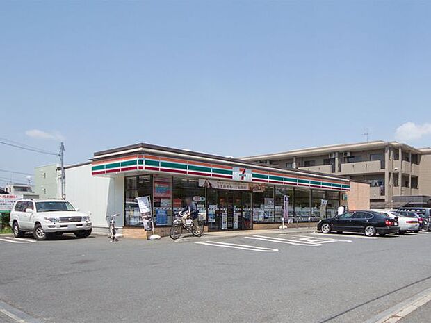 セブンイレブン所沢市民体育館前店 徒歩4分。 300m