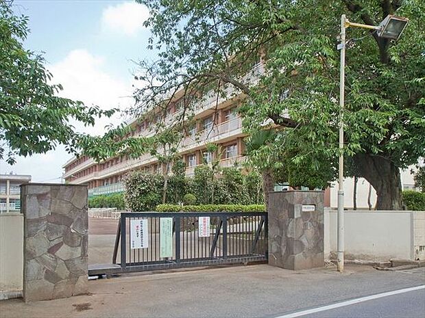 所沢市立南陵中学校 徒歩7分。 557m