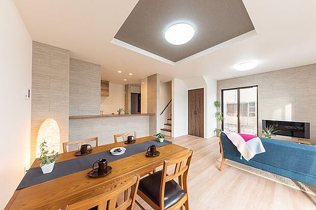 家族の行き来を自然に感じられる、リビング内階段