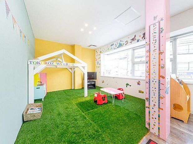 【キッズスペース完備】小さなお客様も楽しんでいただけるよう、2Fの商談スペース横にはキッズスペースをご用意。授乳室やおむつ替えコーナー等もございます。ご家族皆で、楽しく安心してお過ごしくださいませ♪