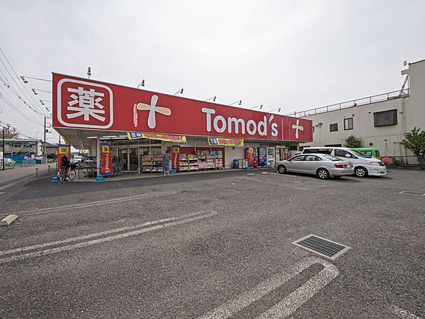トモズ所沢中新井店 徒歩4分。 290m