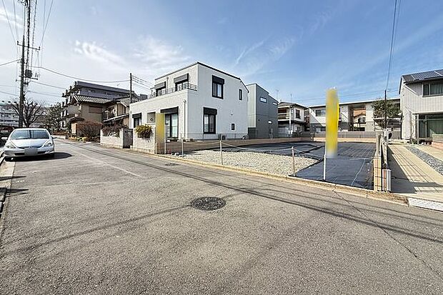 現地土地写真。南東側公道から