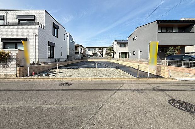 現地土地写真。南東側公道から