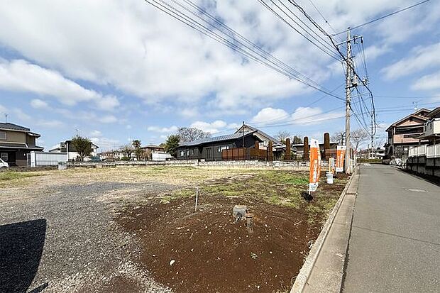 閑静な住宅街で、近くには地元民から愛される北野天神があります。