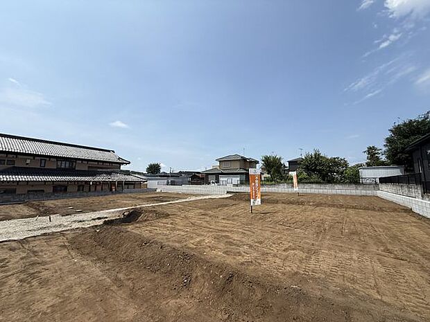 閑静な住宅街で、近くには地元民から愛される北野天神があります。
