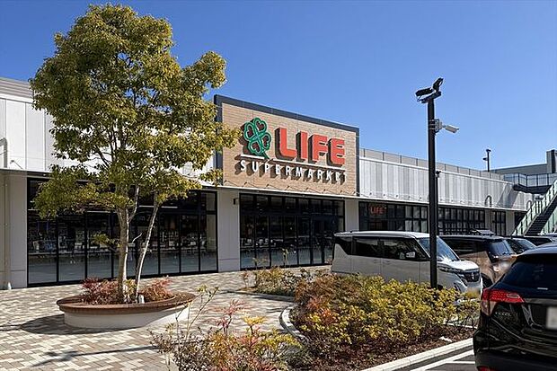 ライフソコラ所沢店 徒歩8分。 600m