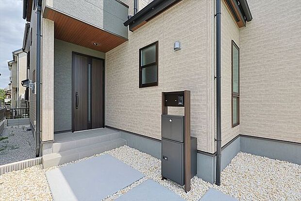 再配達の手間を減らせる便利な宅配BOX付き