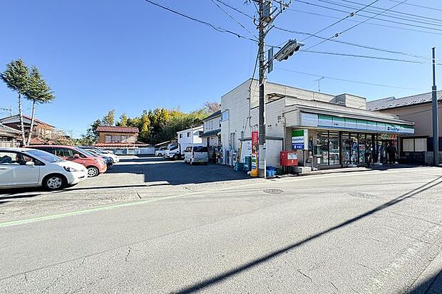 ファミリーマート松戸橋店 徒歩10分。 764m