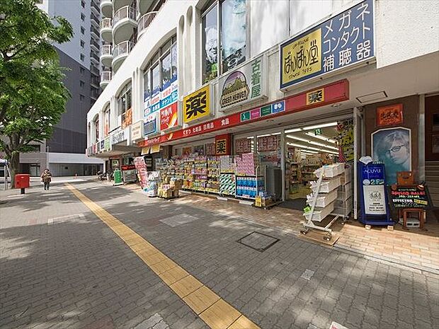 ツルハドラッグ新所沢駅前店 徒歩2分。 120m