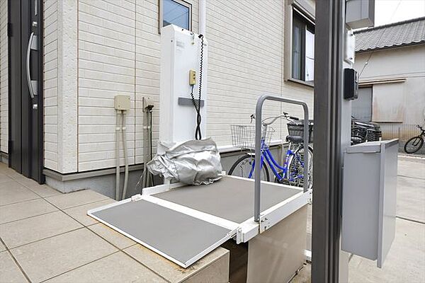 車椅子の昇降機付きです！