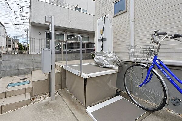 車椅子の昇降機付きです！