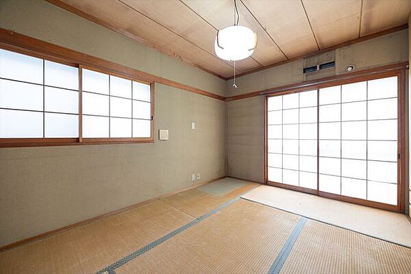 2階6.0帖の和室のお写真です。