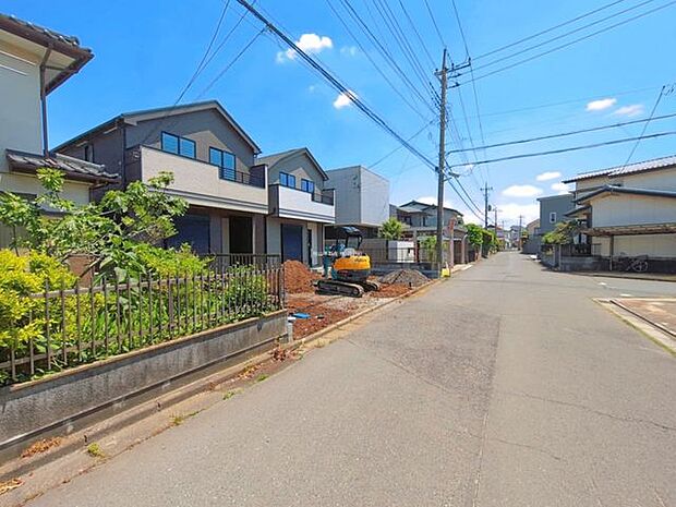 前面6m道路につき開放感があり、駐車もスムーズ。