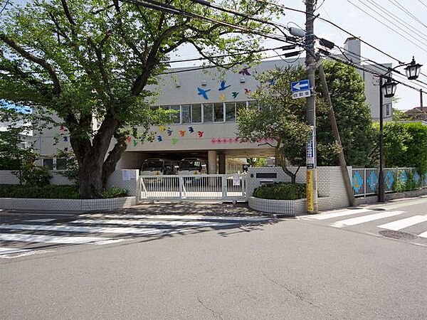 新所沢幼稚園 徒歩7分。 500m