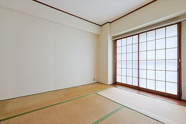 畳のぬくもりを感じながらゆったり過ごせる空間です