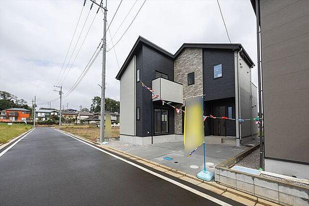 前面道路を含む外観