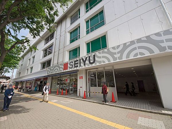西友新所沢店 徒歩8分。 570m