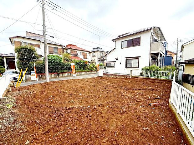 現地土地写真/第一種低層住居専用地域のため落ち着いた住環境