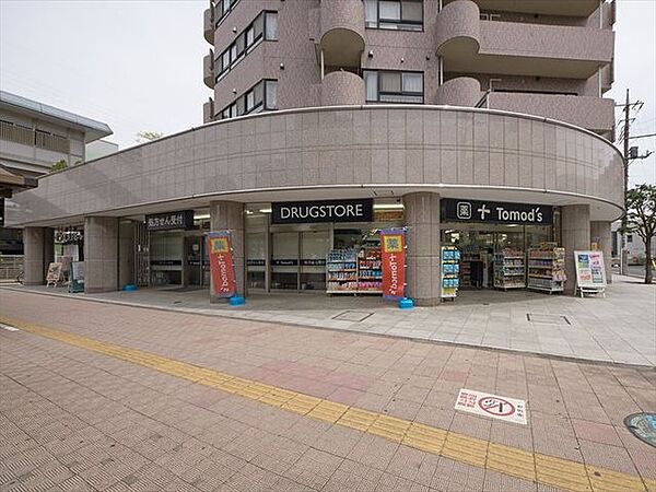 トモズ小手指店 徒歩10分。 760m