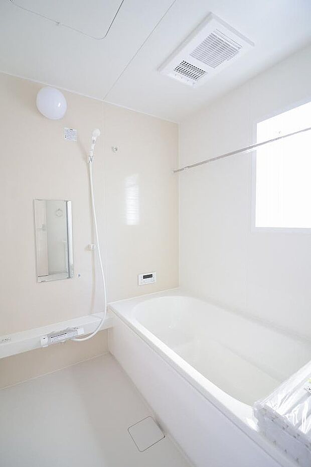 換気・乾燥・暖房・涼風機能を備えた浴室。風量も調節でき、シチュエーションに応じて機能を使い分けていつでも快適なリラックス空間