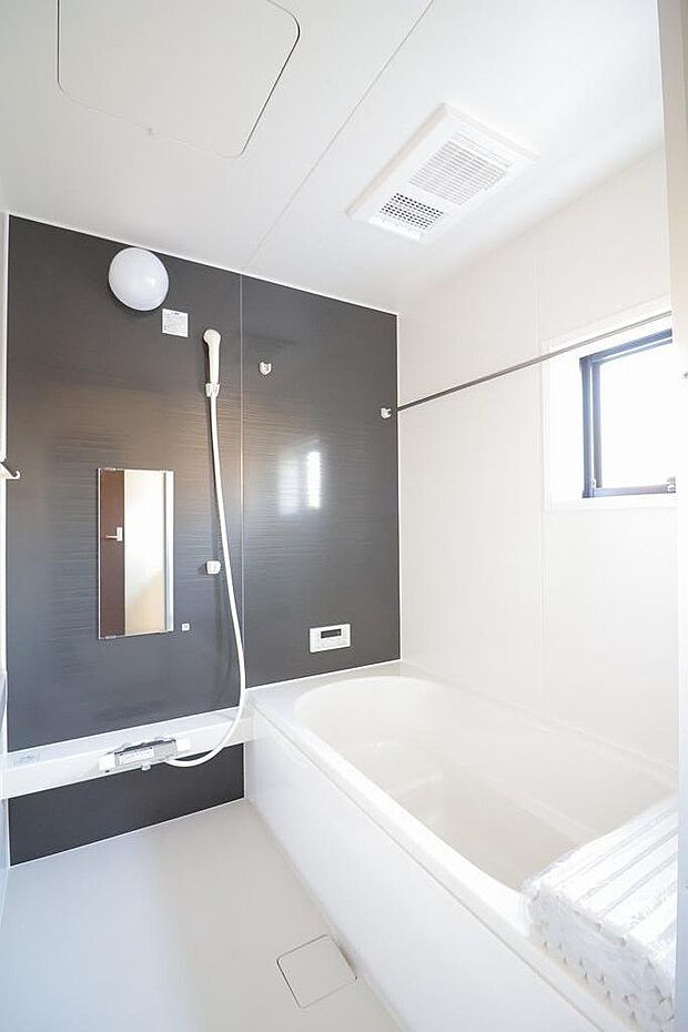 換気・乾燥・暖房・涼風機能を備えた浴室。風量も調節でき、シチュエーションに応じて機能を使い分けていつでも快適なリラックス空間
