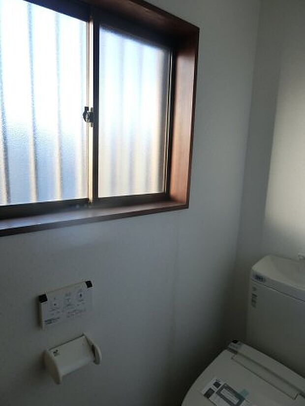 トイレに窓があります。