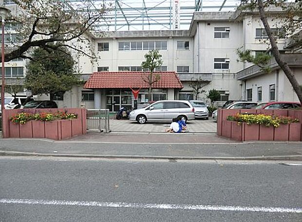 【中学校】横浜市立万騎が原中学校まで674ｍ
