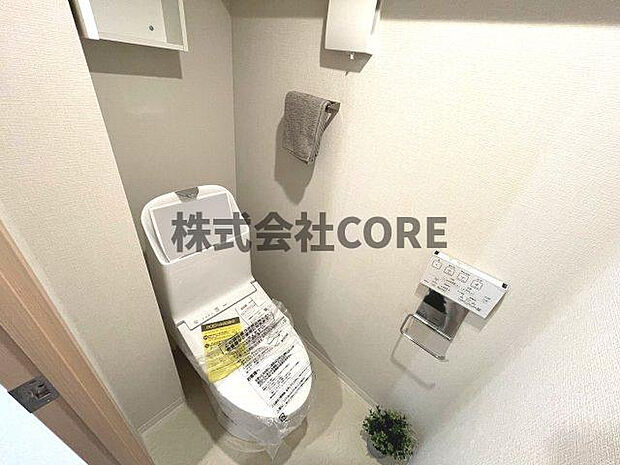 ・そのゆったりとした空間には洗練されたデザインのウォシュレット付きトイレを装備♪