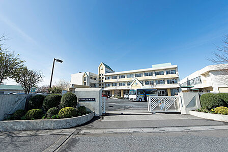 土呂中学校まで800m
