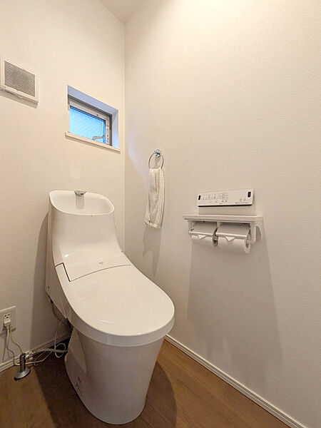 【トイレ】3階・1階にトイレを設置しています！夜間・お休みタイムでのトイレ使用に階段移動が無いフラット移動で安心感があります