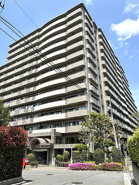 【外観】かわいいペットとの暮らしも可能です！（飼育細則あり）キッズルーム・スタディルーム（無償使用可能）もあり、住戸以外の共用スペースも充実しています！