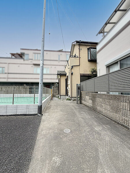 西川口駅徒歩14分／公道から一歩入った静かな環境の中にあります