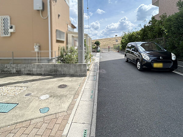 通りから一歩入った静かな立地