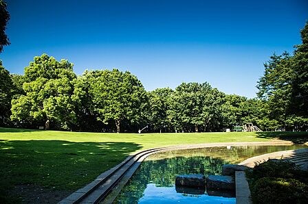 【戸塚中台公園】800ｍ（徒歩10分）