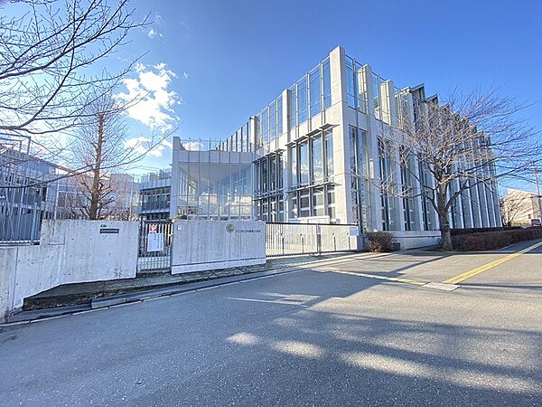 【川口市立戸塚南小学校】300ｍ（徒歩4分）