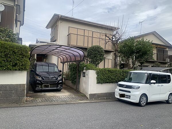 建物、ブロック塀、カーポート全て解体をして更地お引渡しとなります。