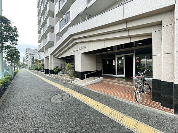 【エントランス前】