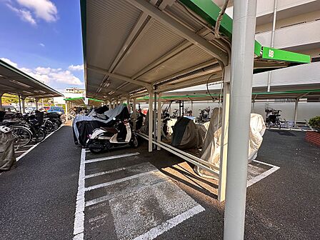 【バイク置き場】