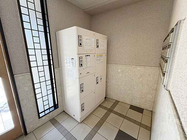 【宅配ボックス】宅配ボックスが設置されているため、忙しい日でもお荷物受け取り可能♪