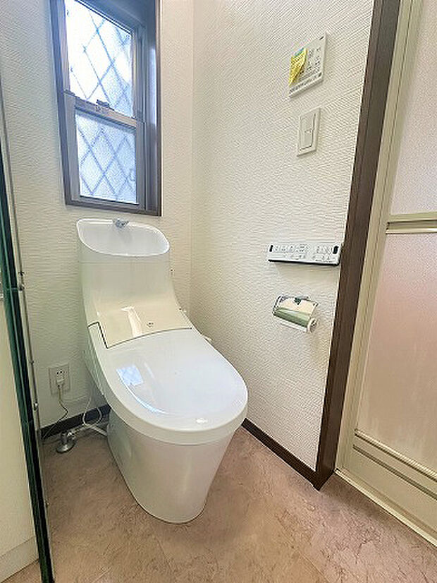 【トイレ】清潔感のある白を基調としたトイレ！